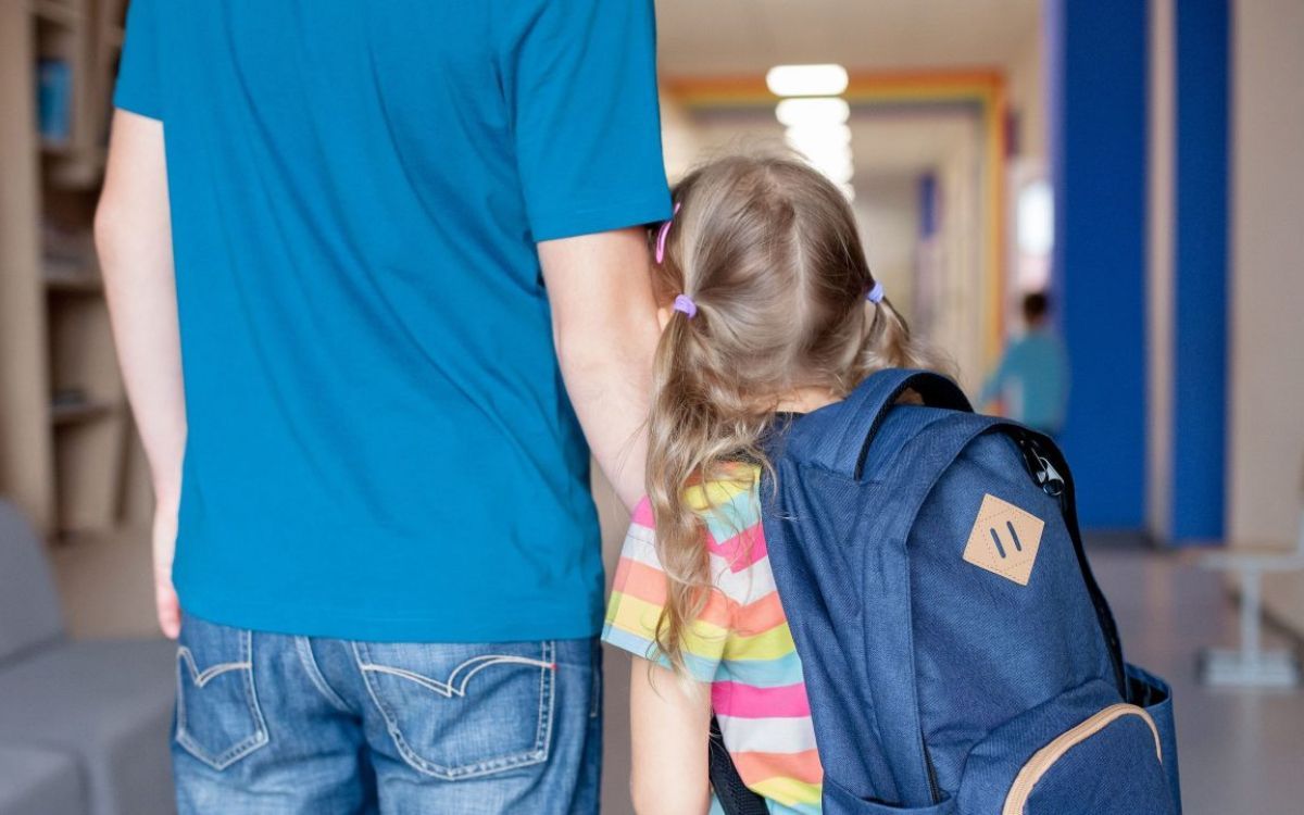 μπαμπάς-κόρη-στο-σχολείο-