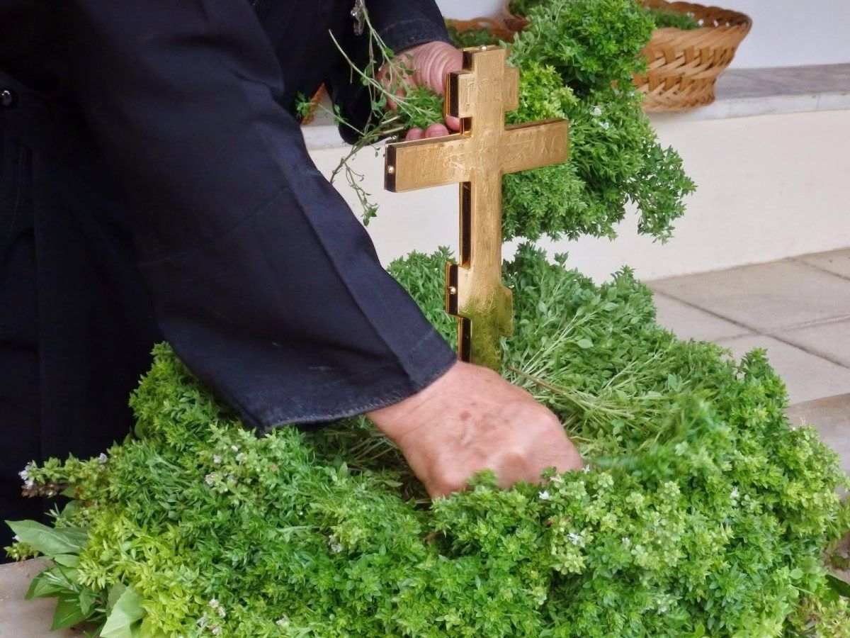 Παραμονή Ύψωσης Τιμίου Σταυρού: Γιατί πρέπει να πάτε στην εκκλησία Βασιλικό