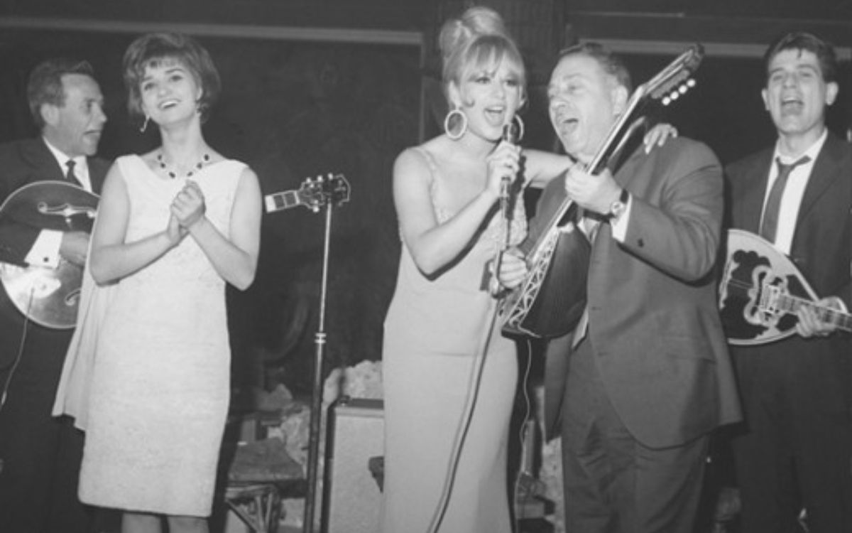 Η Πασίγνωστη τραγουδίστρια που πέθανε στα 49 της και είχε ένα τέλος που δεν αξίζει σε κανέναν άνθρωπο