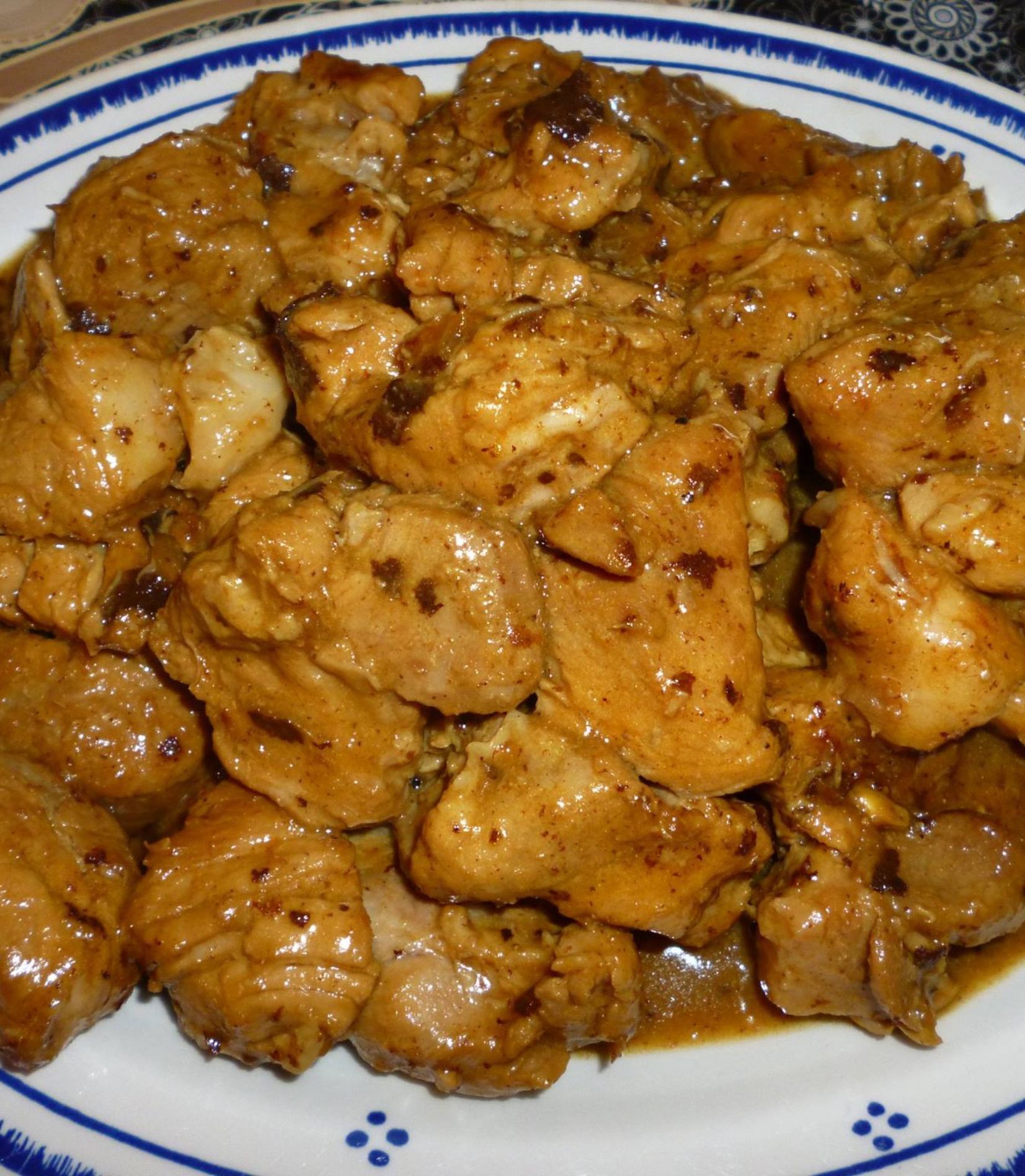 Πικάντικη χοιρινή τηγανιά με μουστάρδα και κάρυ