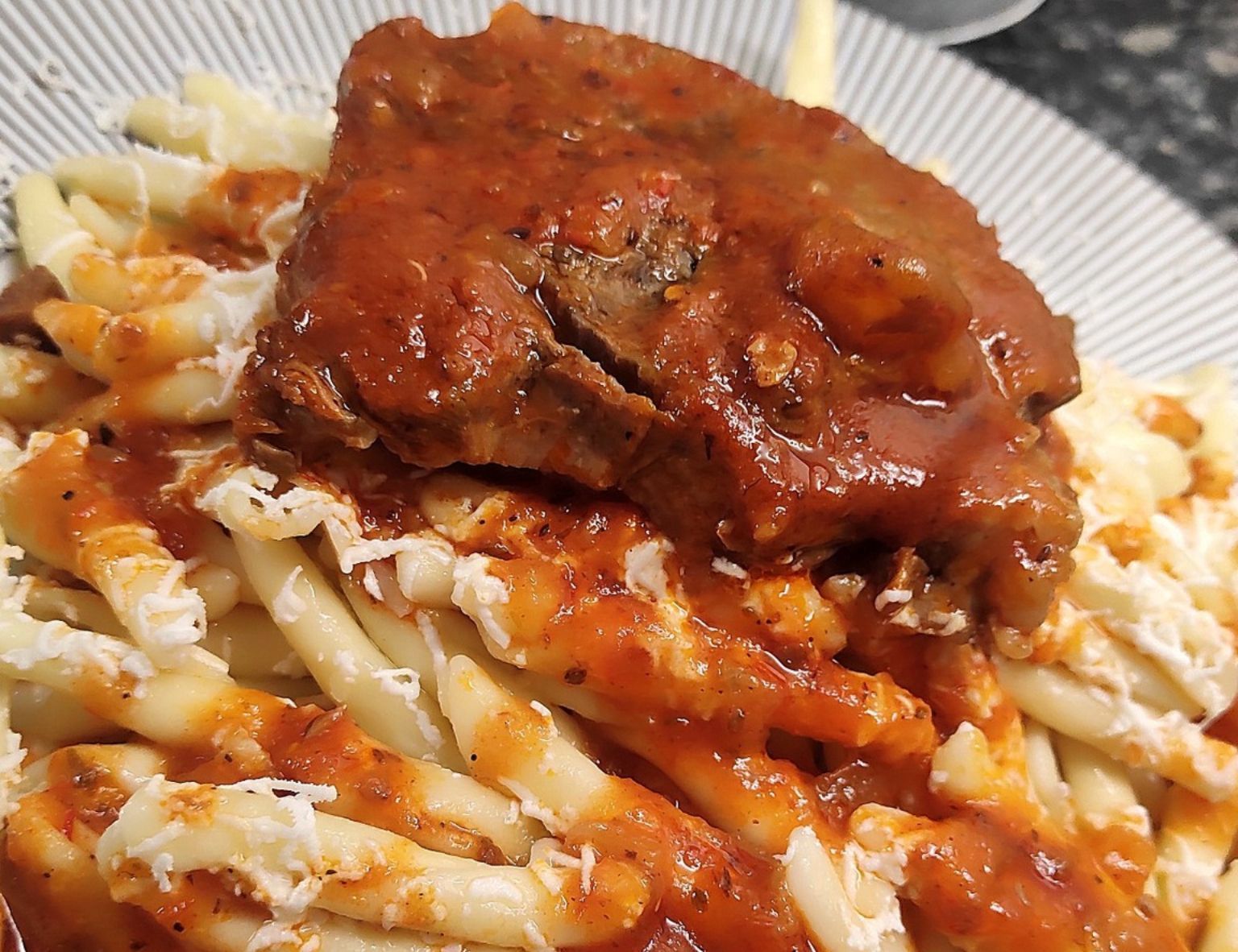 Σκιουφιχτά με μοσχάρι – Η κρητική συνταγή που πρέπει να δοκιμάσεις