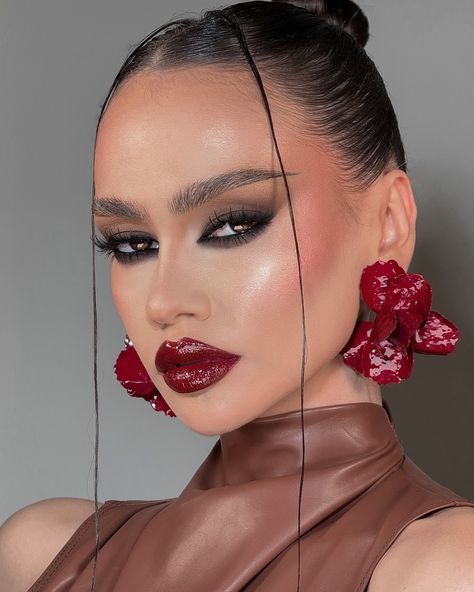 ματ-σκούρο-κόκκινο-κραγιόν-με-lip gloss- ματ-σκούρο-κόκκινο-κραγιόν-με-lip gloss-