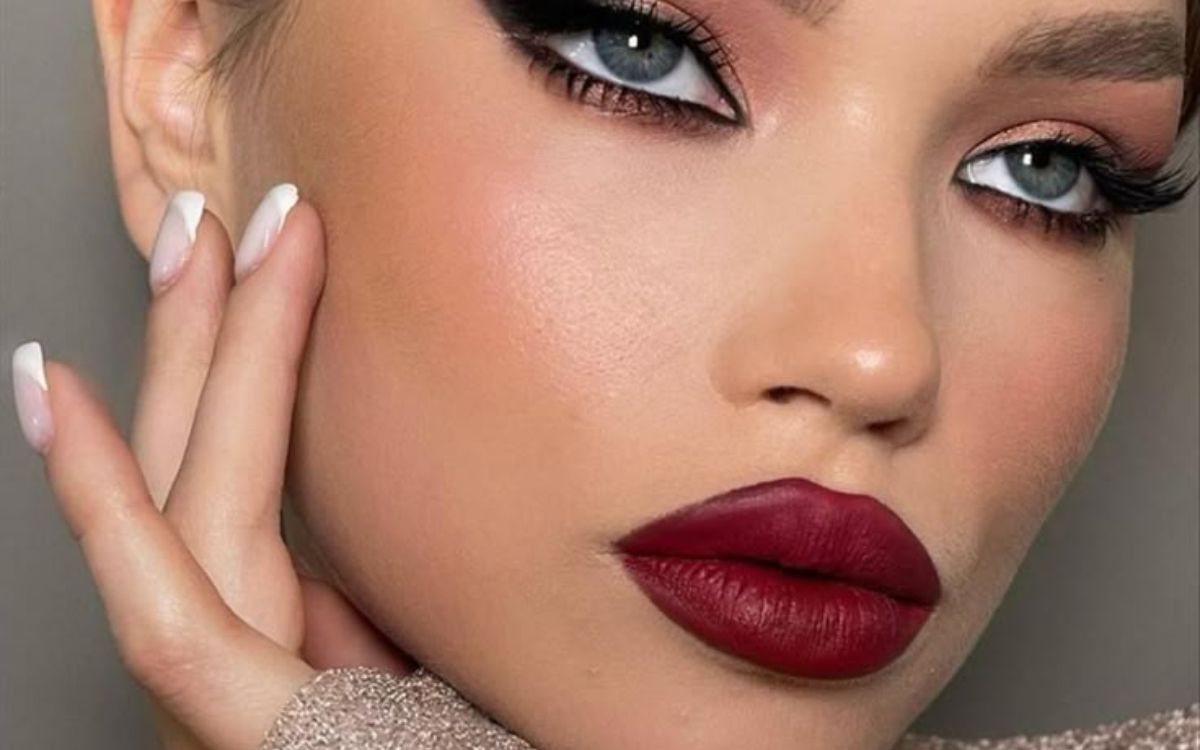 ματ-σκούρο-κόκκινο-κραγιόν-