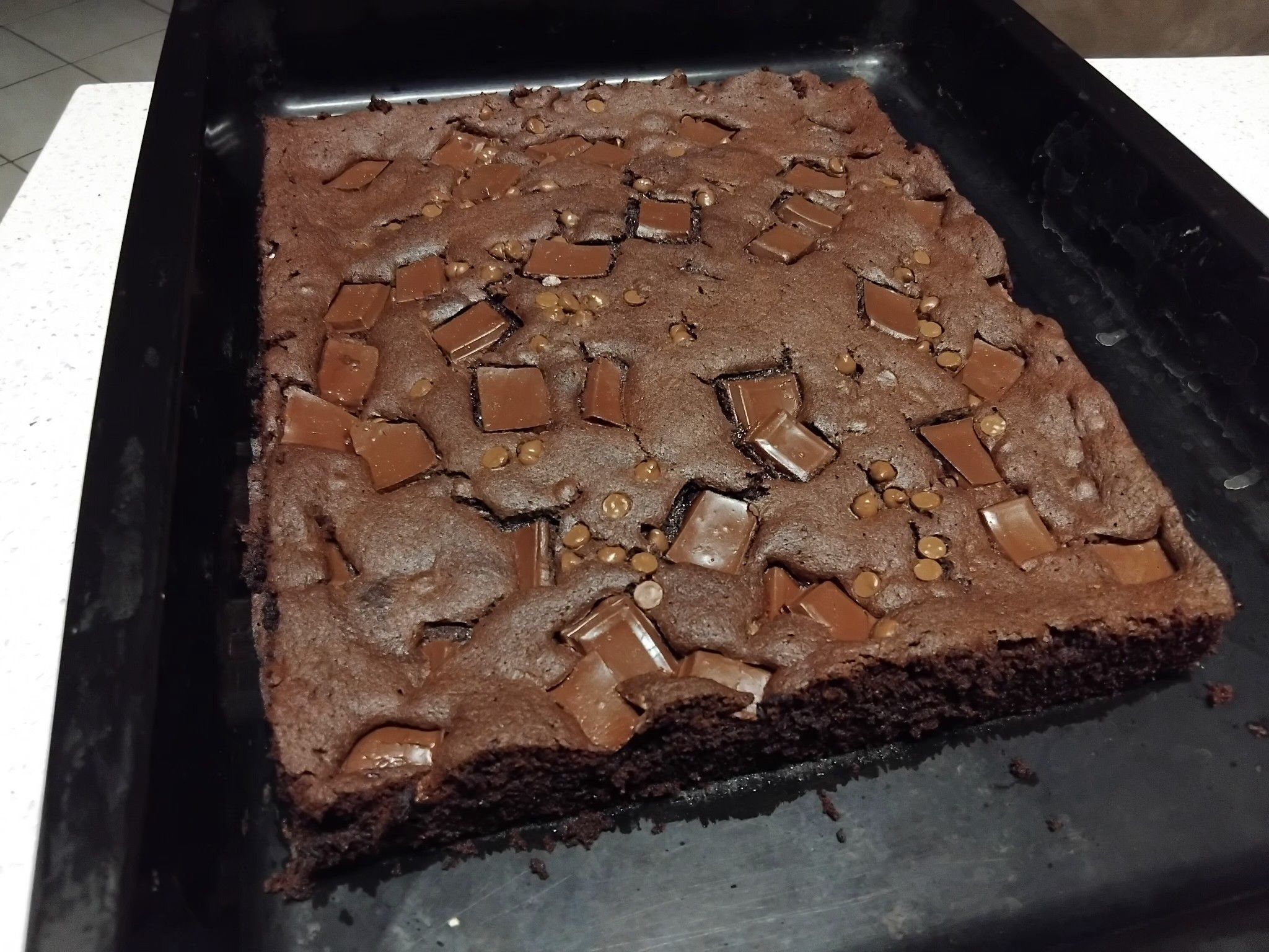 Σοκολατένιο brownie ζουμερό σα σουφλέ