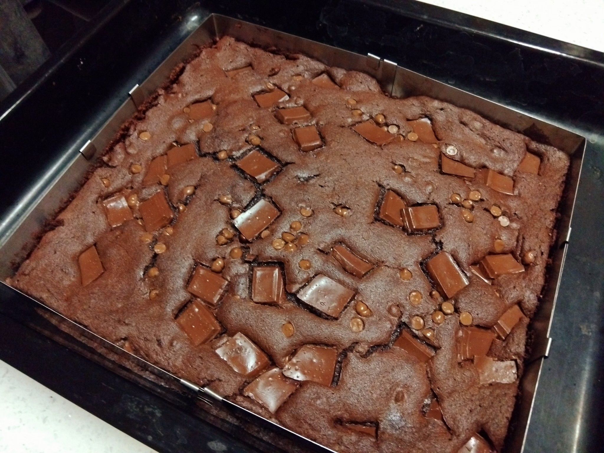 Σοκολατένιο brownie ζουμερό σα σουφλέ