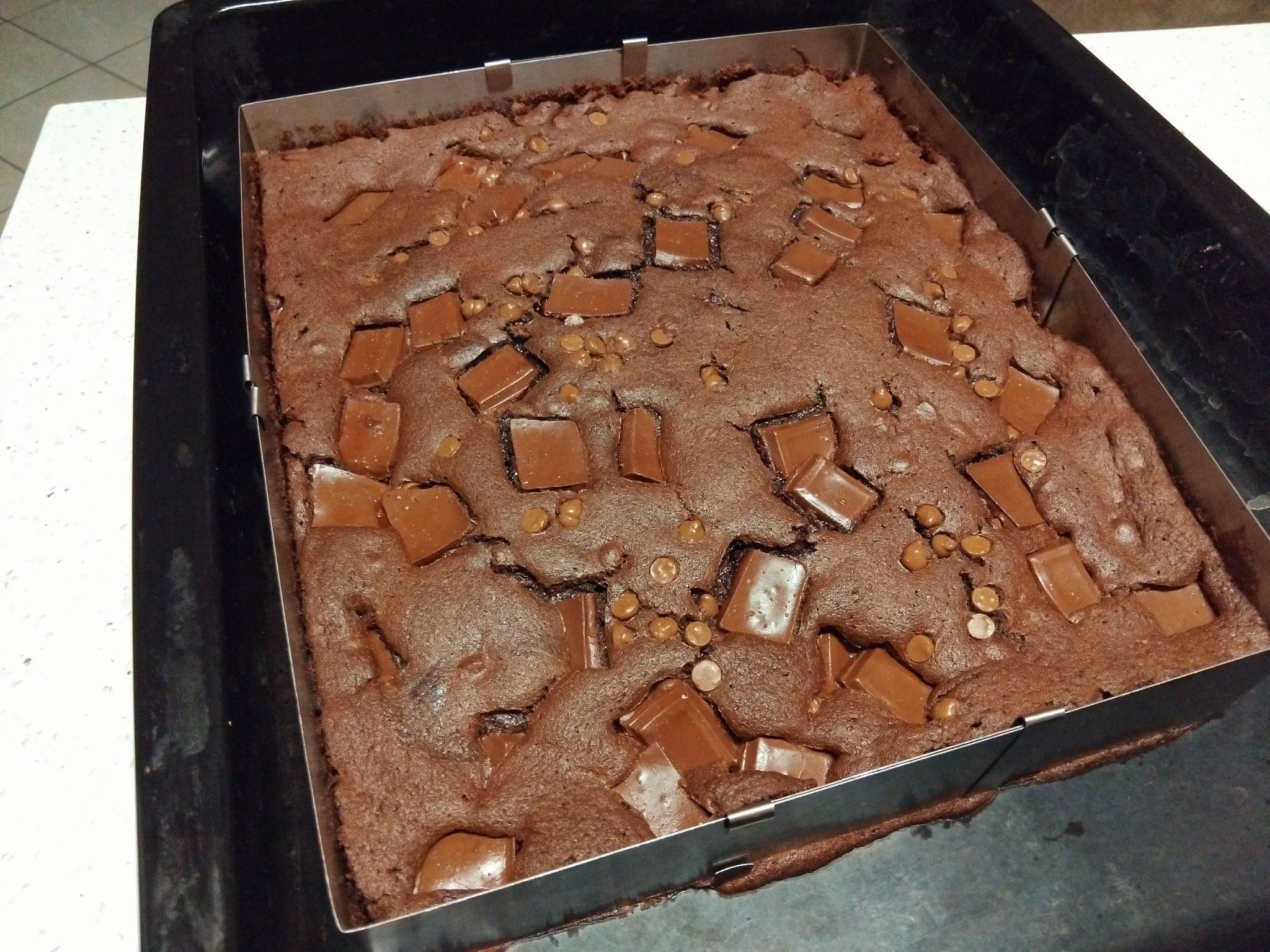 Σοκολατένιο brownie ζουμερό σα σουφλέ