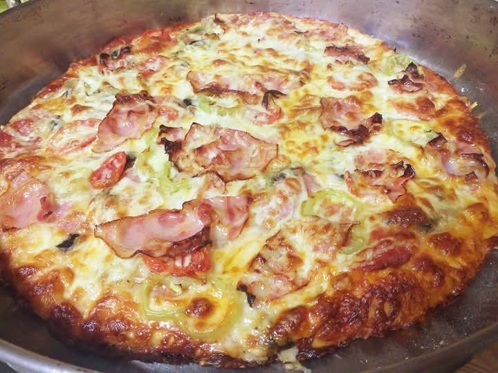 πίτσα-με-μπέικον- πίτσα-με-μπέικον-