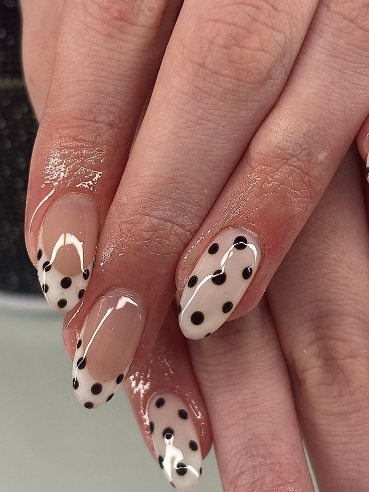 πουά-νύχια-σε-γήινες-αποχρώσεις- πουά-νύχια-σε-γήινες-αποχρώσεις-