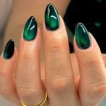 πράσινα-νύχια-με-γκλίτερ-