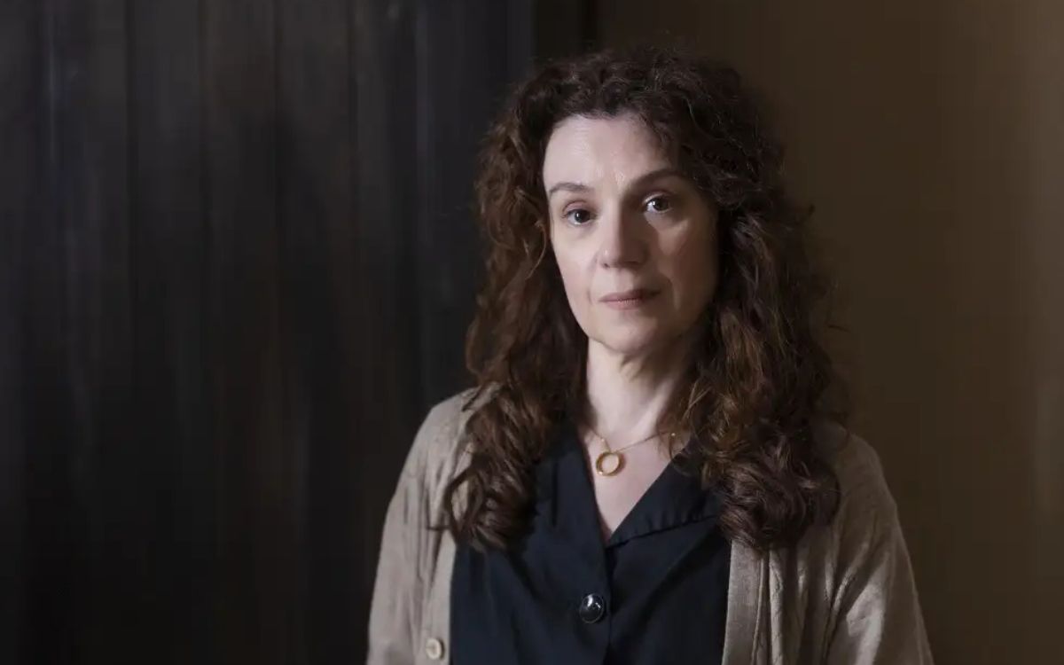 Το σπίτι δίπλα στο ποτάμι-Θεοδώρα