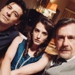 το σπιτι διπλα στο ποταμι : Πέντε αδερφές και η φυγή που αλλάζει τα πάντα