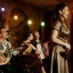 Το Σπίτι δίπλα στο ποτάμι: Ο Σταύρος άρρωστος από ζήλεια κόβει την Ασπασία από το τραγούδι