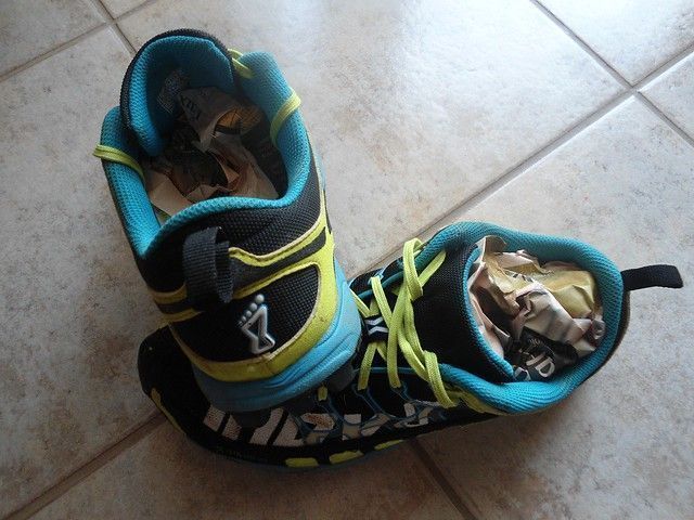 Βράχηκαν τα αγαπημένα σου παπούτσια στη βροχή; Το κόλπο μου θα τα στεγνώσει σε 5 λεπτά