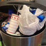 Βρωμάει το ο κάδος σκουπιδιών: Πως να απαλλαγείτε από τις άσχημες μυρωδιές την μούχλα και την βρώμα