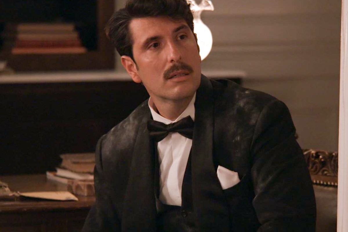 Grand Hotel: Ο Ρήγας σακατεύει τους υπαλλήλους στο ξύλο για να... δεν ειναι ετοιμο