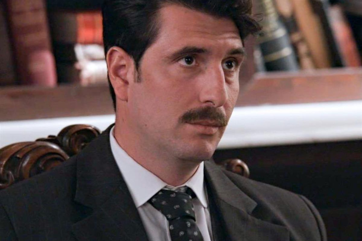 Grand Hotel: Ο Ρήγας την κατηγορεί για φόνο αλλά την ξαναρίχνει στο κρεβάτι