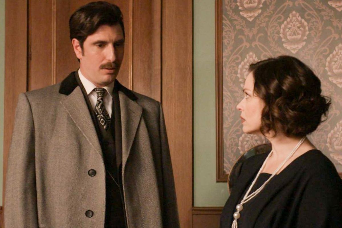 Grand hotel: Ο Ρήγας τρελός από έρωτα παρακαλά την Κυβέλη να το σκάσουν