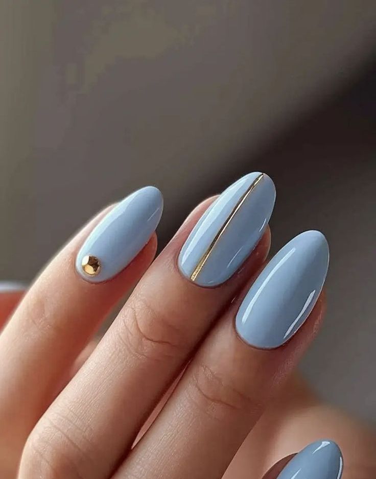 icy blue-νύχια-με-χρυσά σχέδια-