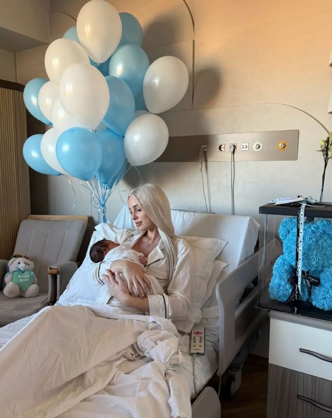 Άννα Θεοδωρίδη-μωρό- Άννα Θεοδωρίδη-μωρό-