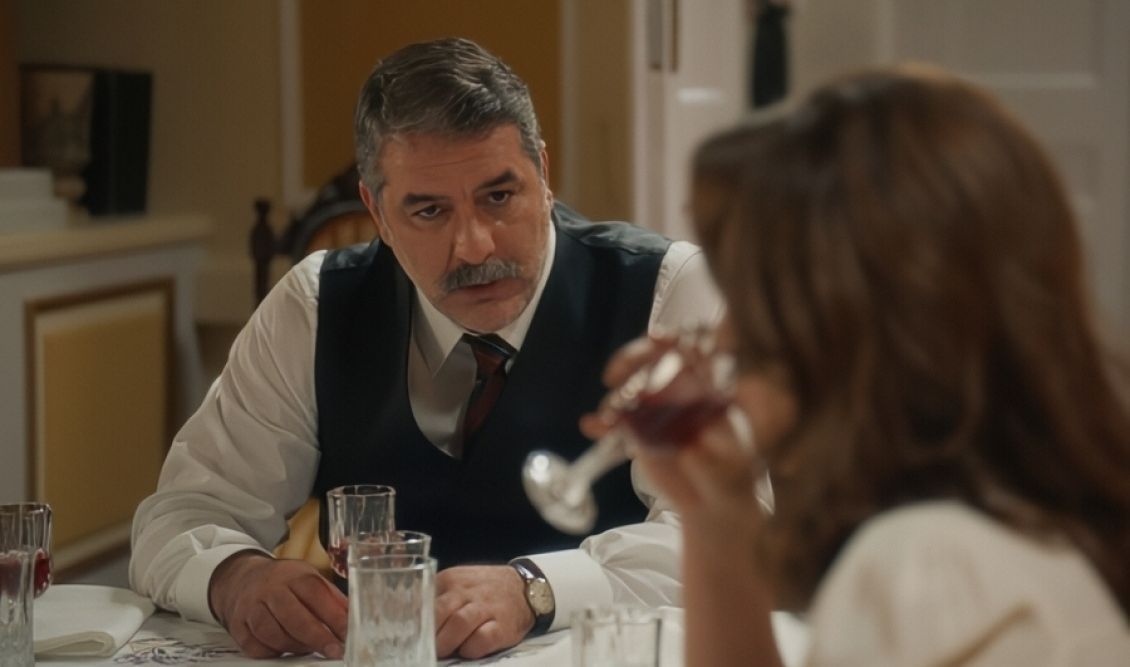 Porto Leone: Ο Ορέστης μαθαίνει ποια είναι πραγματικά η Βούλα