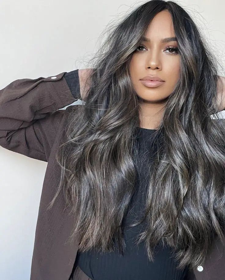 Smoky brunette-μακριά-μαλλιά-