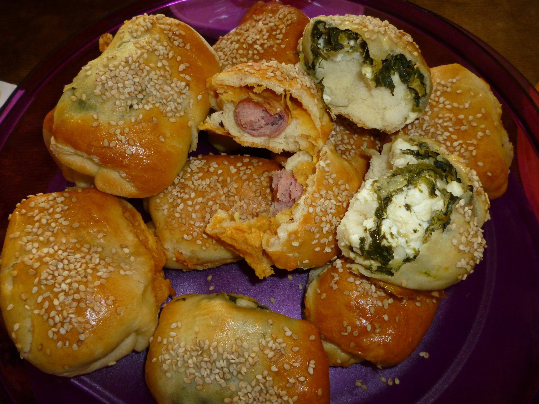 Αφράτα μπουρεκάκια για το σχολείο με δύο ιδέες για γέμιση