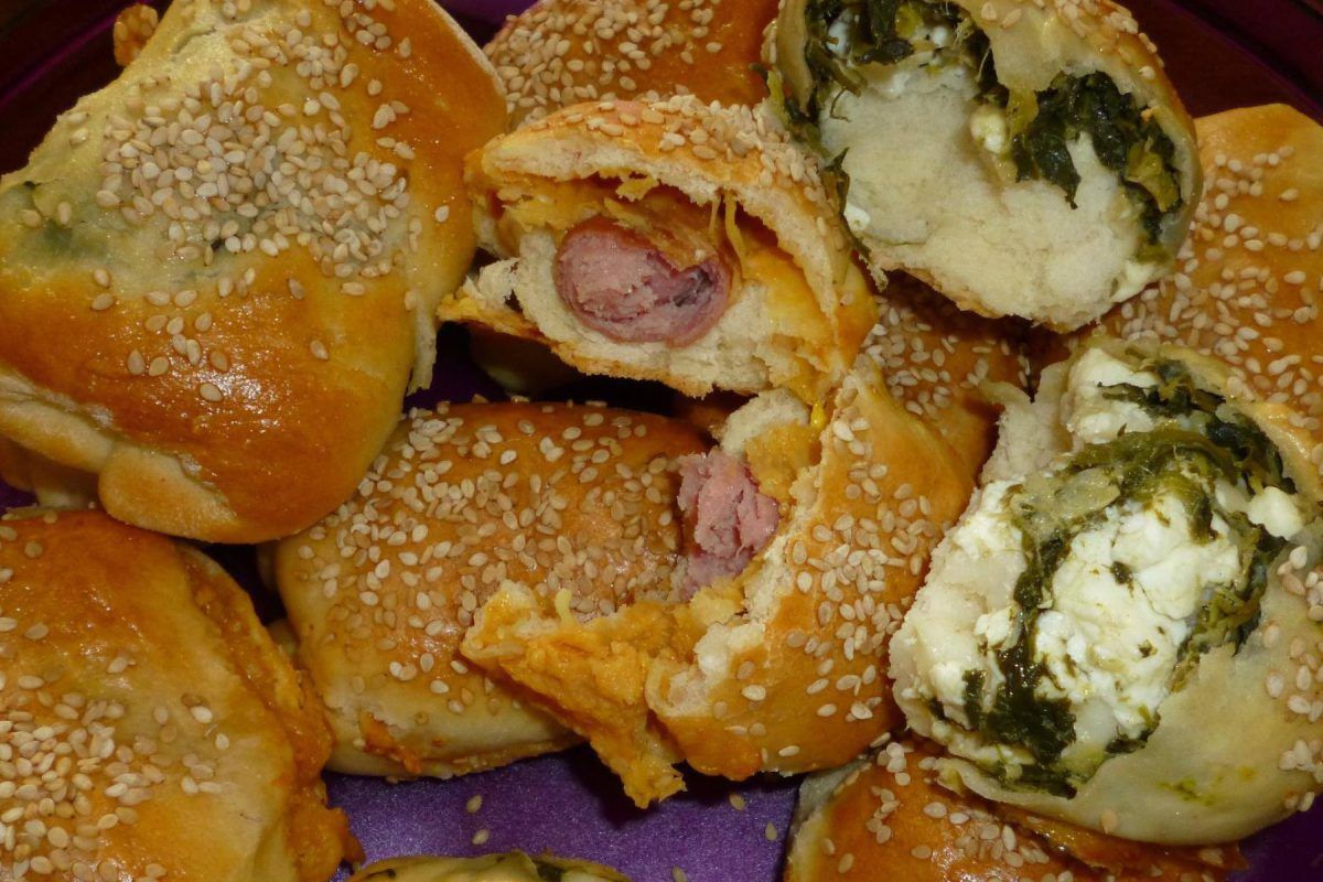 Αφράτα μπουρεκάκια για το σχολείο με δύο ιδέες για γέμιση