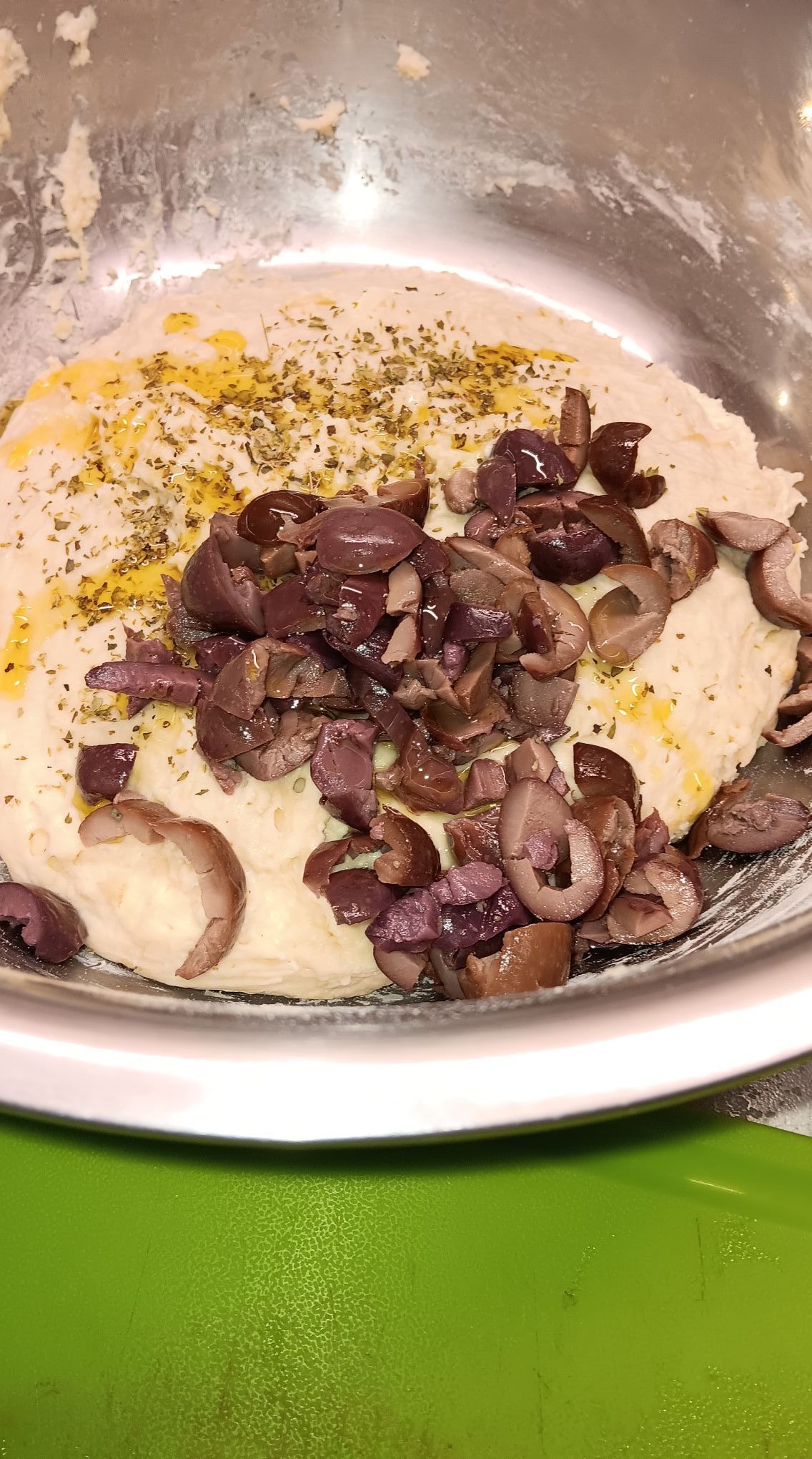 Αφράτο ελιόψωμο για το lunchbox του σχολείου