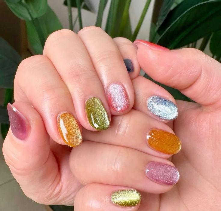 Jewel tones-χρωματιστά-νύχια-με-γκλίτερ-