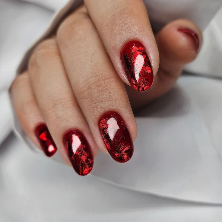 Jewel tones-κόκκινα-νύχια-με-σχέδια-