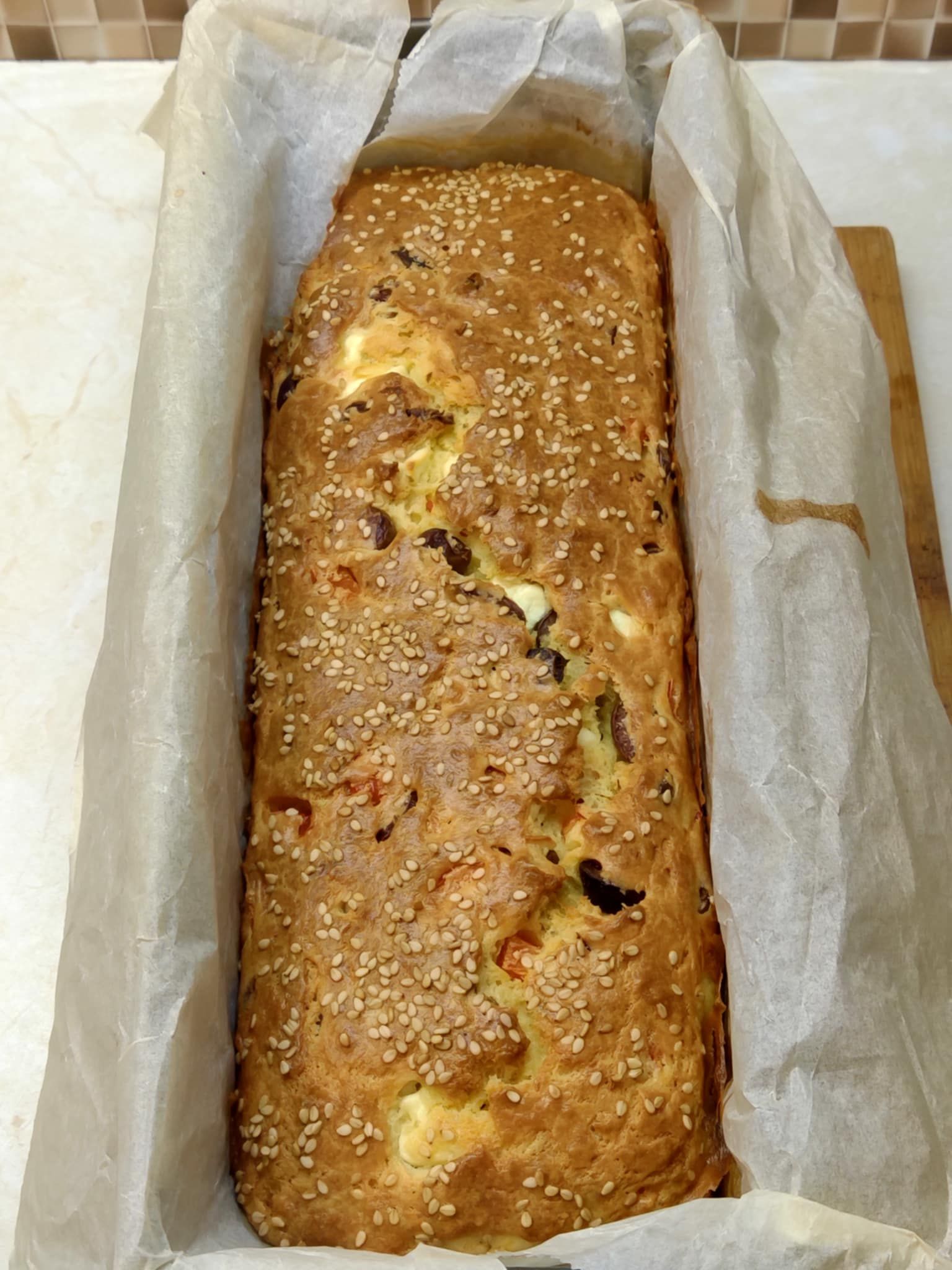 Αλμυρό κέικ με γεύση χωριάτικης