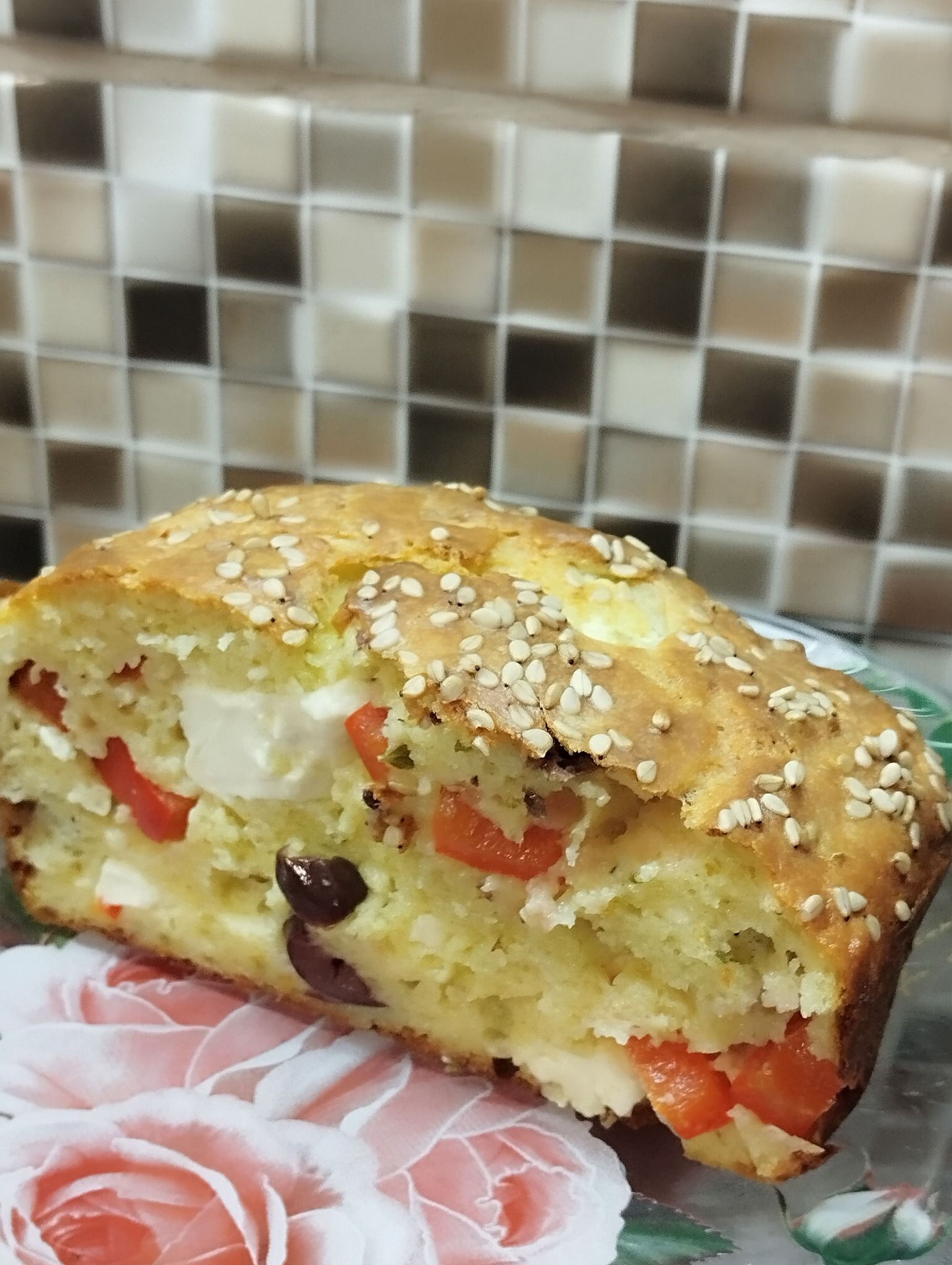 Αλμυρό κέικ με γεύση χωριάτικης