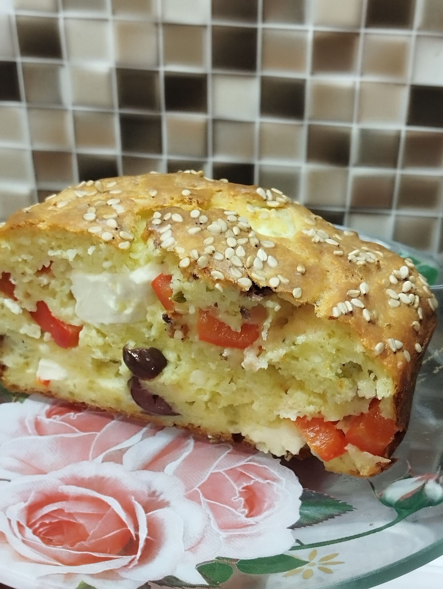Αλμυρό κέικ με γεύση χωριάτικης