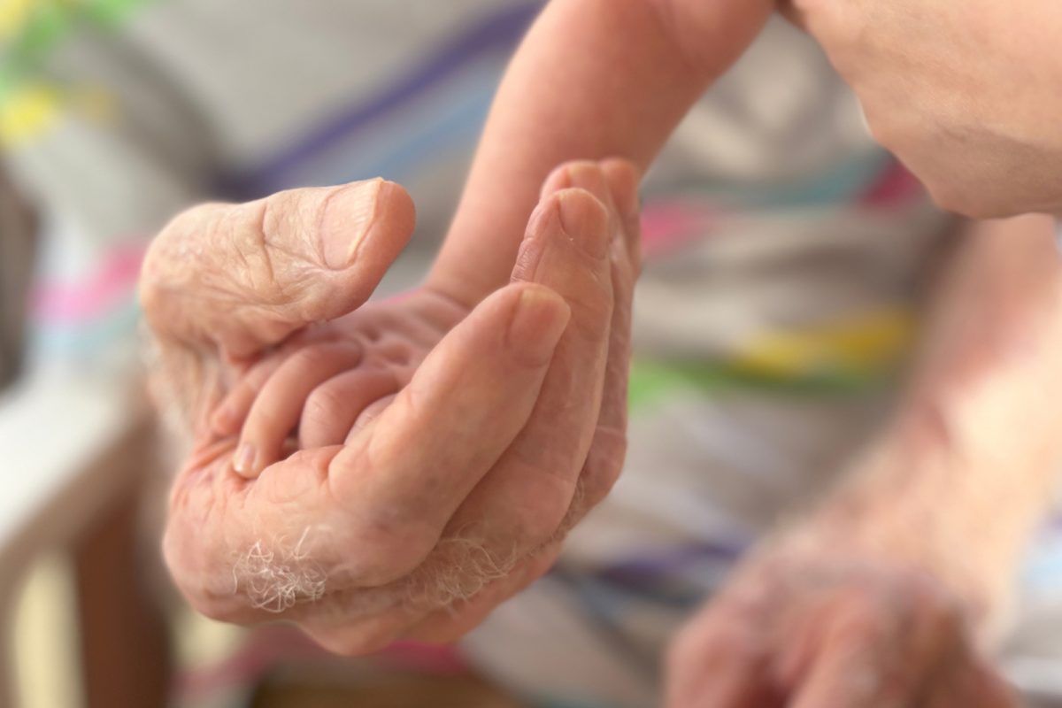 Απίστευτο κι όμως αληθινό: 37χρονη έκανε παιδί με 93χρονο κι όπως δηλώνουν θέλουν να αποκτήσουν κι άλλα παιδιά