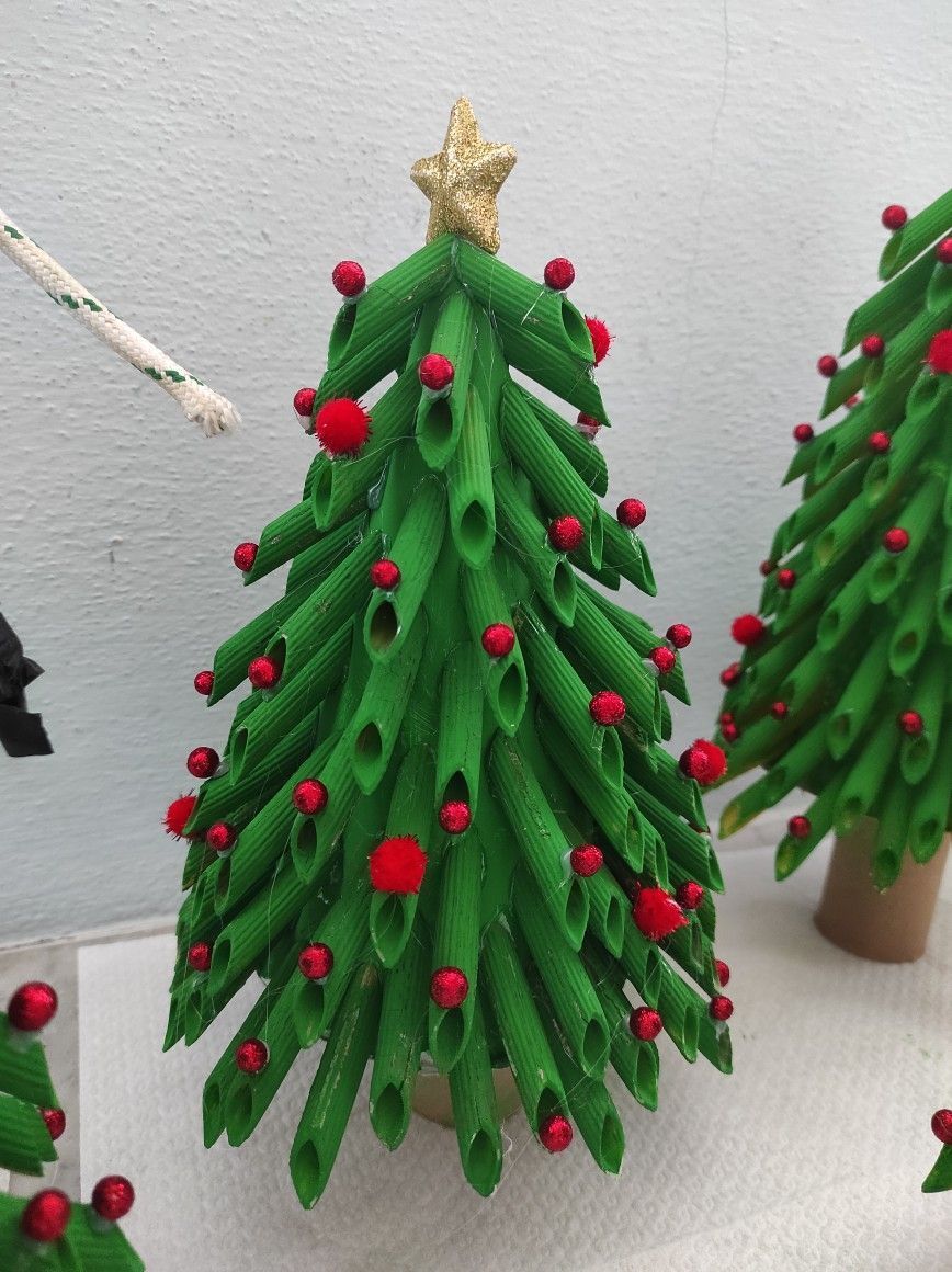 χριστουγεννιάτικα-δέντρα-από-ζυμαρικά-