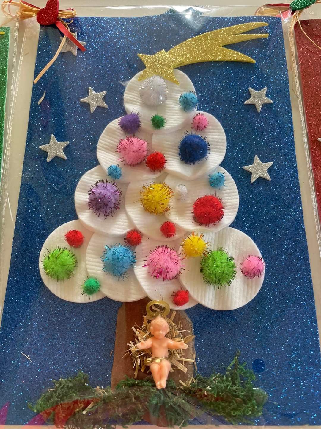 χριστουγεννιάτικο-δέντρο-από-βαμβάκι-και-πομ πομ-