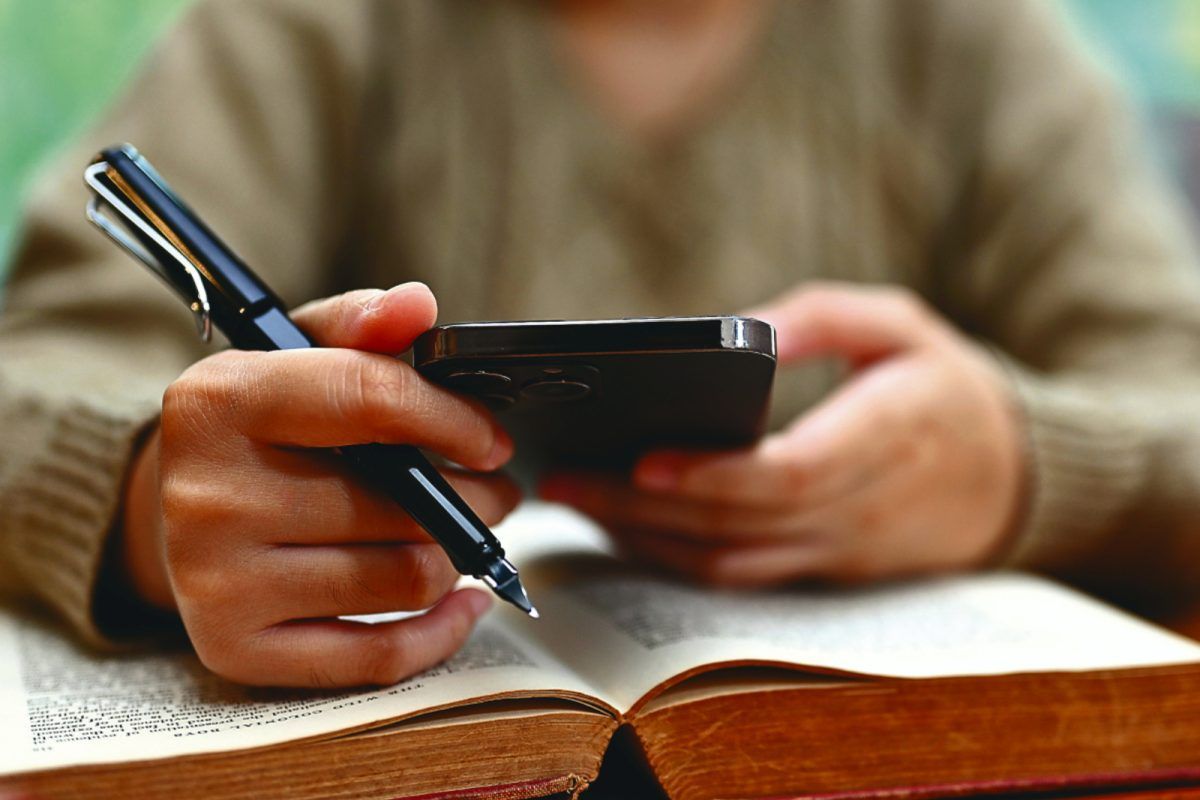 «Είναι αδιανόητο. Τα παιδιά δεν μπορούν πλέον να κάνουν ούτε απλές πράξεις» ξεσπά καθηγητής