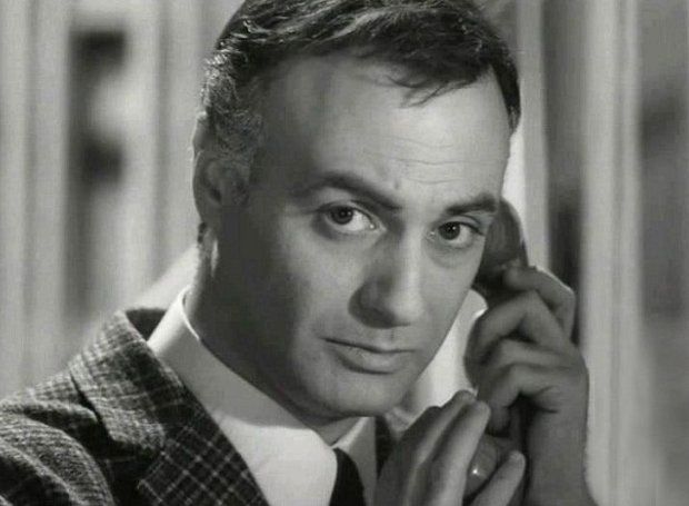 Ο Έλληνας ζεν πρεμιέ του Ελληνικού κινηματογράφου που φορούσε περούκες και η μάνα του τον έντυνε με φουστάνια