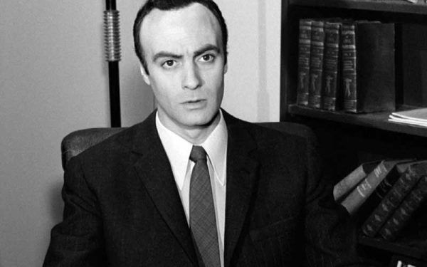 Ο Έλληνας ζεν πρεμιέ του Ελληνικού κινηματογράφου που φορούσε περούκες και η μάνα του τον έντυνε με φουστάνια