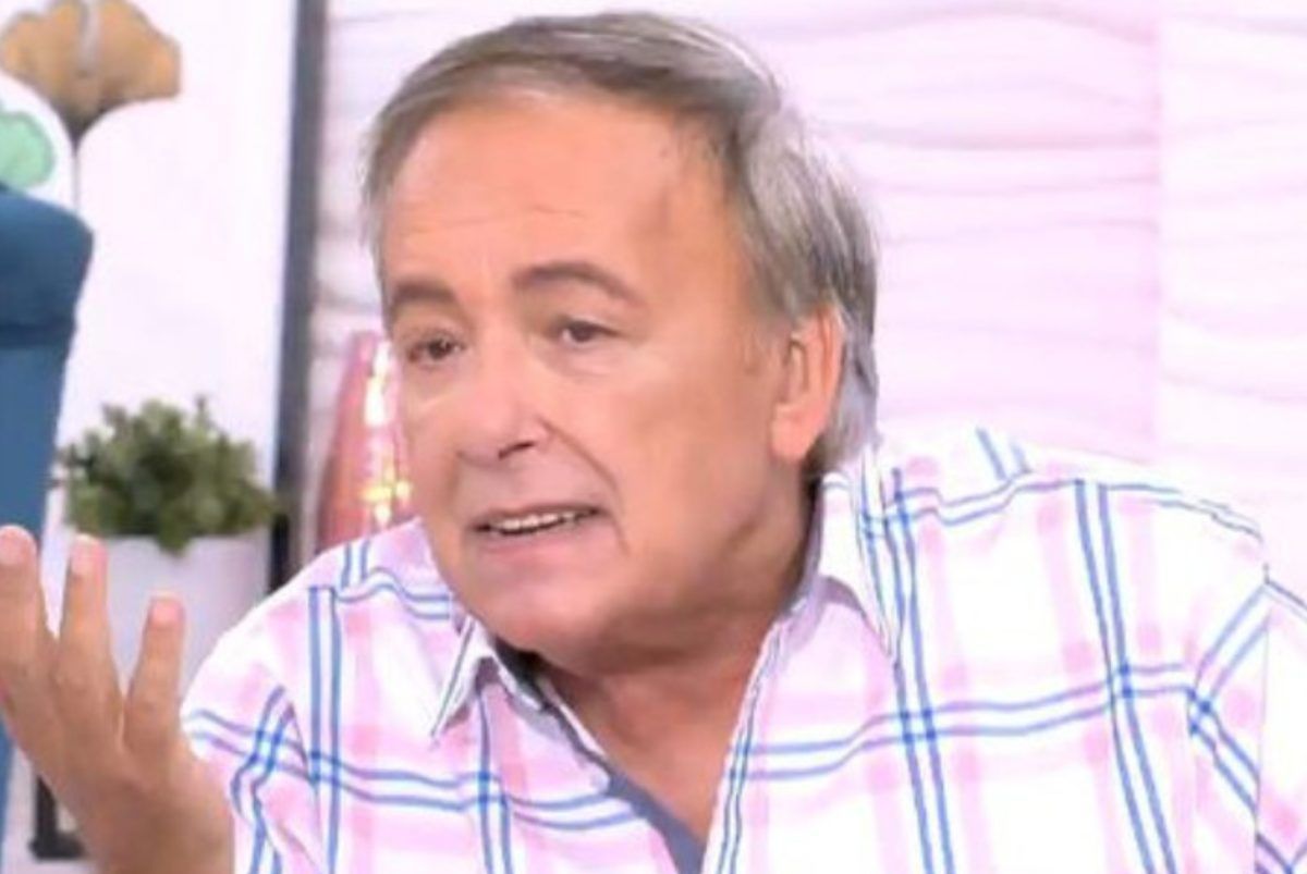 Η έπικ τούμπα του Ανδρέα Μικρούτσικου από την καρέκλα στον αέρα της εκπομπής (βίντεο)