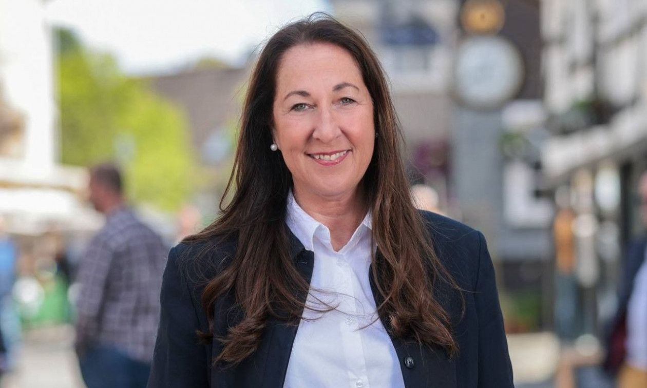 Φρίκη με 17χρονη κόρη που βασάνιζε για ώρες την μητέρα της - Την μαχαίρωσε και της έκαψε τα μαλλιά