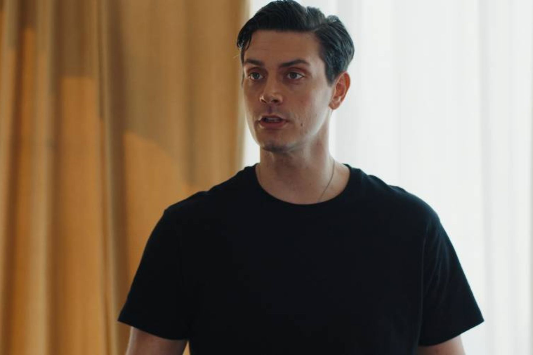 Η Γη της Ελιάς-Μανώλης- Η Γη της Ελιάς-Μανώλης-