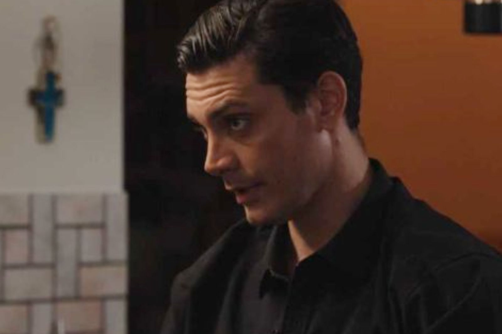 Η Γη της Ελιάς-Μανώλης Η Γη της Ελιάς-Μανώλης