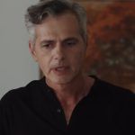 Η Γη της Ελιάς: Ο Αντώνης προσπαθεί να καλύψει την δολοφονία- Ποιος τον καίει;