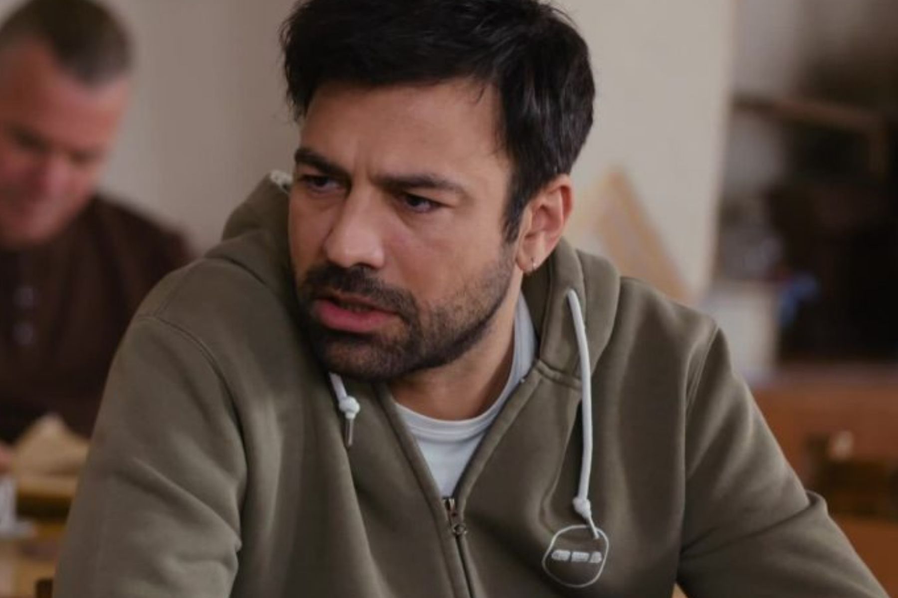 Η-Γη-της-Ελιάς-Στέφανος