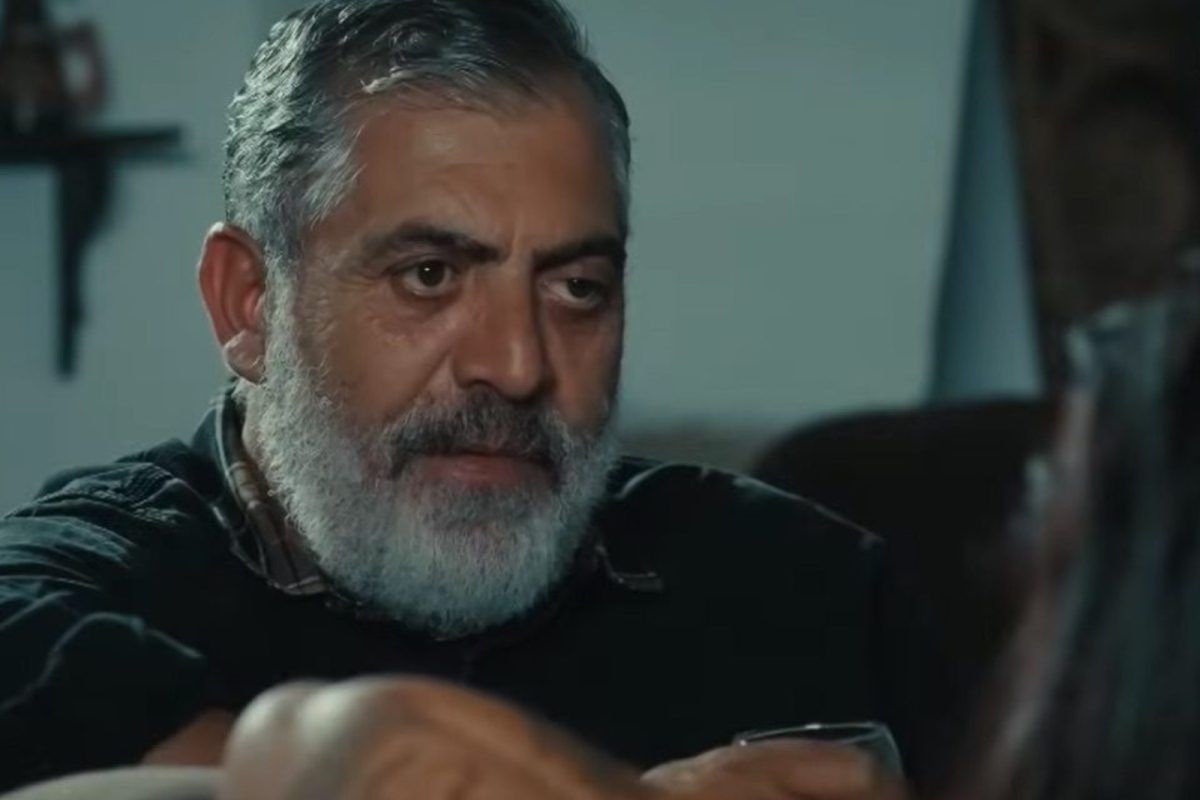 Η Γη της Ελιάς: Ο Δημοσθένης ράκος καταλαβαίνει τί έχει κάνει και παρακαλά το θεό για ένα θαύμα