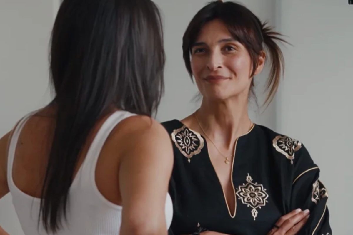 Η Γη της Ελιάς: Η Ιουλία απογοητευμένη από όλους και από όλα τα πουλάει όλα και φεύγει