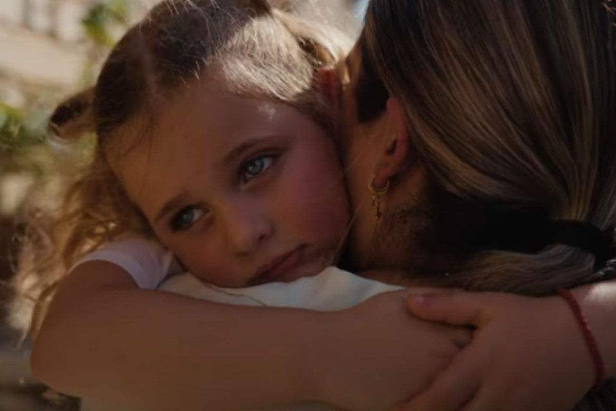 Η Γη της Ελιάς: Η Μαλένα τρομάζει από τον Στέφανο και το σκάει από το σπίτι