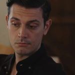 Η Γη της Ελιάς : Ο Μανώλης καταλαβαίνει τα ψέματα της Χριστιάννας και προσπαθεί να τους προστατέψει