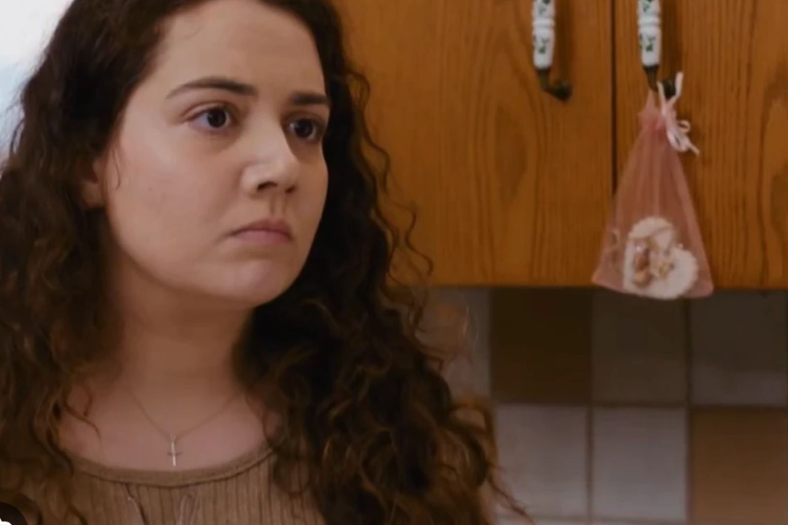 Η Γη της Ελιάς-Άννα-